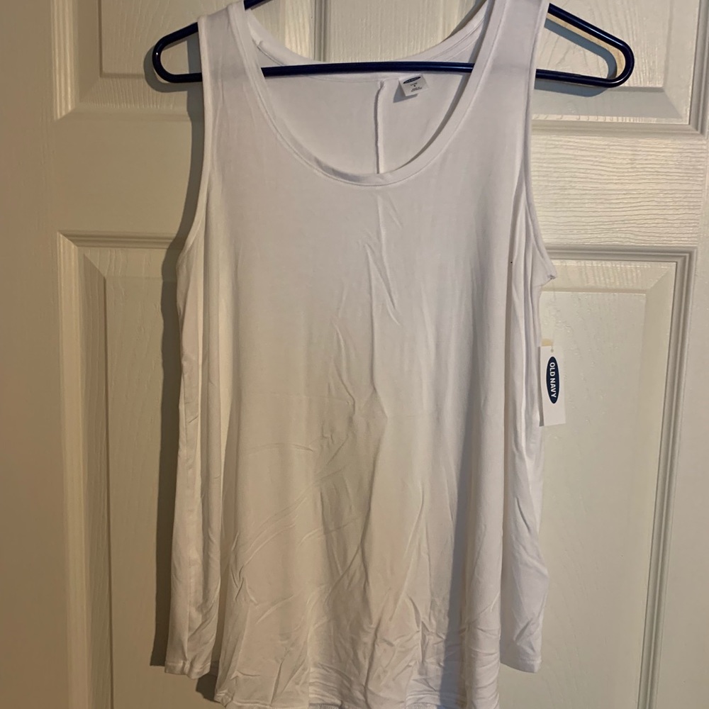 Super soft and flowy basic tank size small!